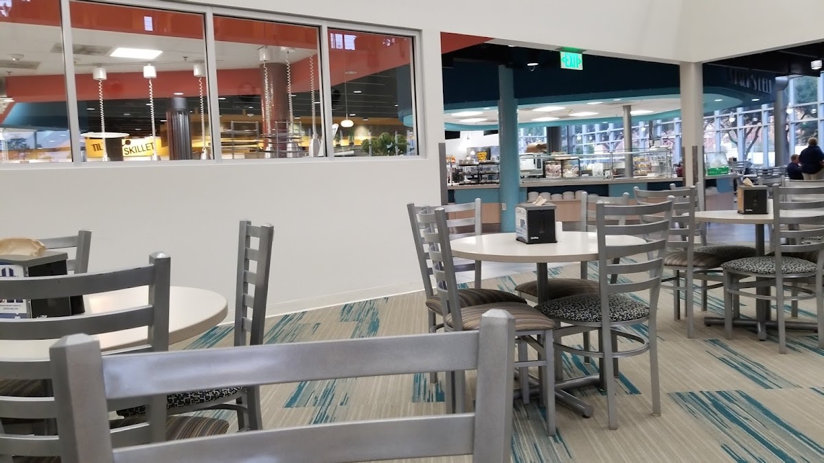 Lakeside Dining Commons